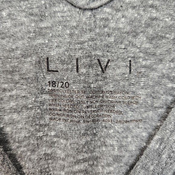 Livi Active Plus 18/20 Gray Tee with Cross Back and Colorful Print ALL FOR LOVE - Picture 4 of 6
